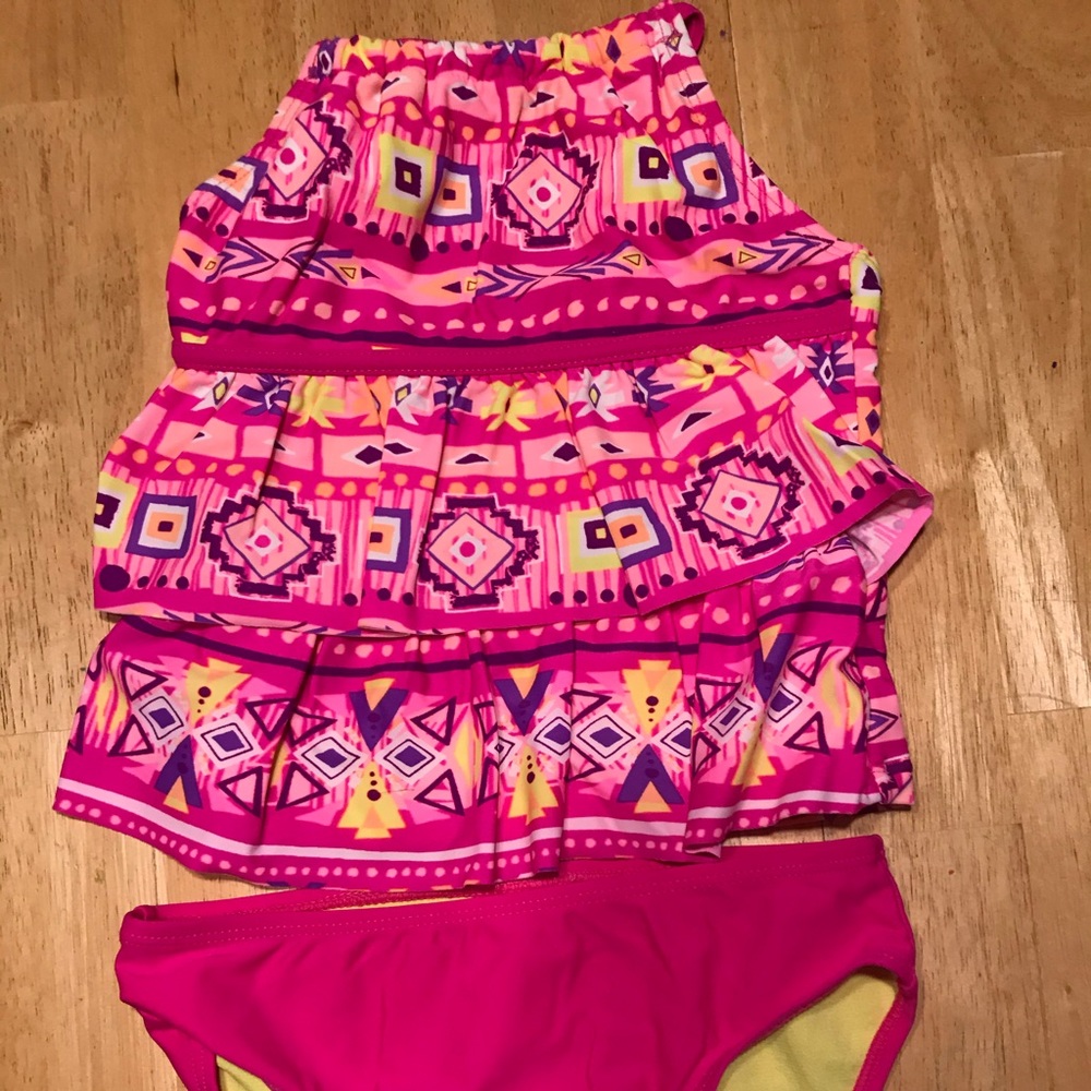 Girl’s Geometric Design Swimsuit